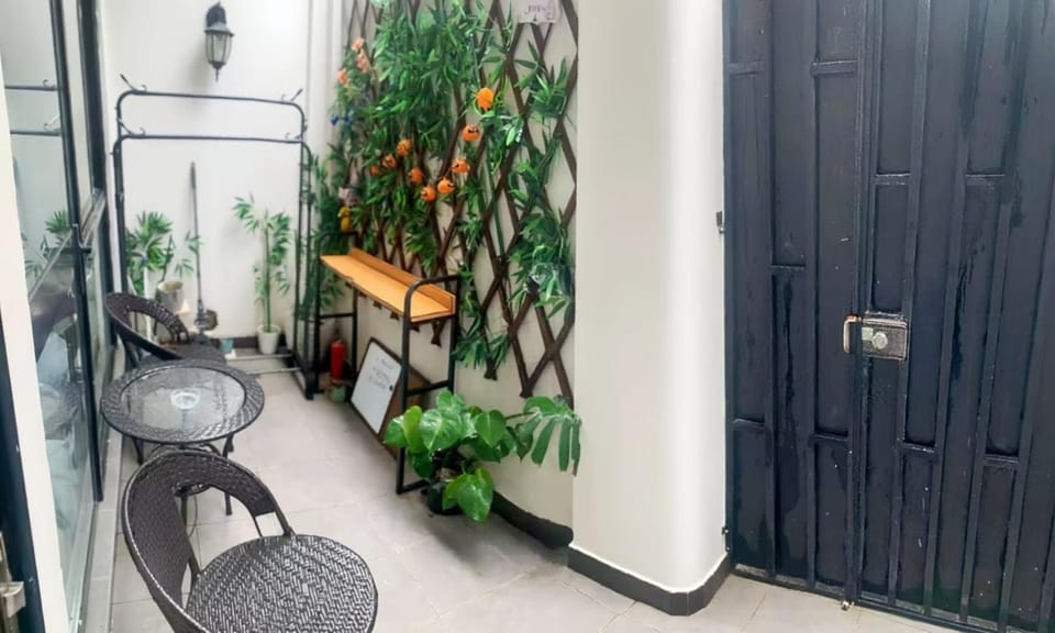Shanghai Garden Historical loft Apartment with courtyard and citywalk- Near Downtown Wukang Road Apartment in Shanghai