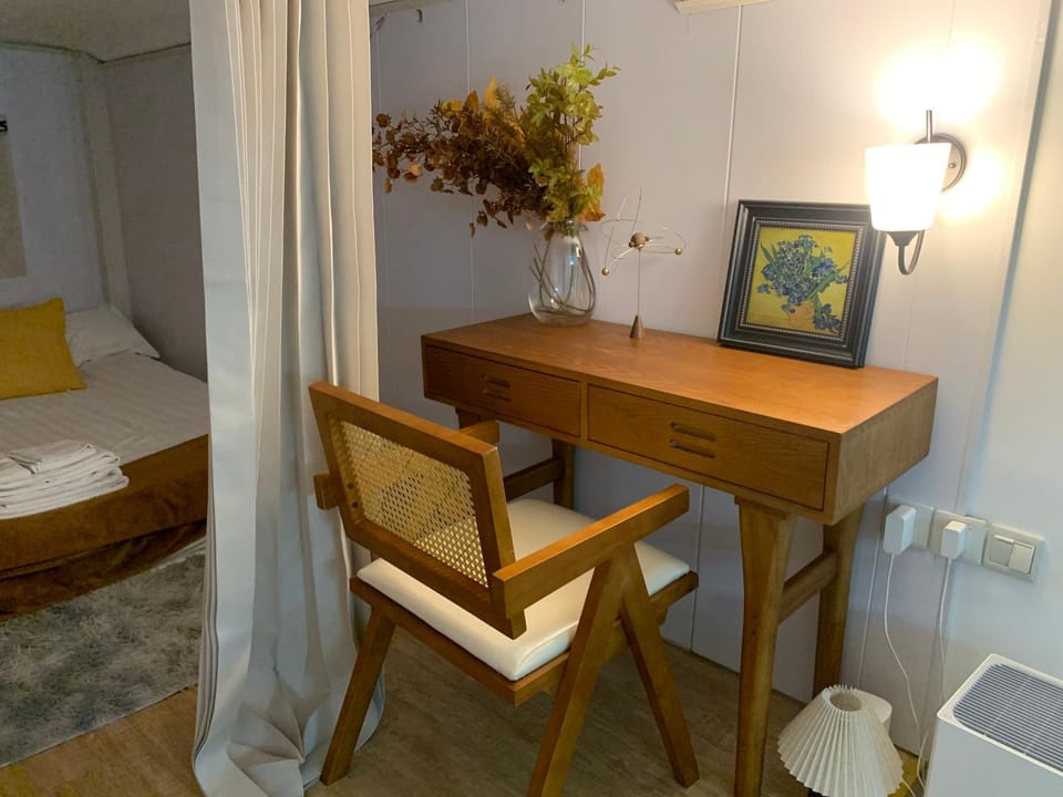Shanghai Garden Historical loft Apartment with courtyard and citywalk- Near Downtown Wukang Road Apartment in Shanghai