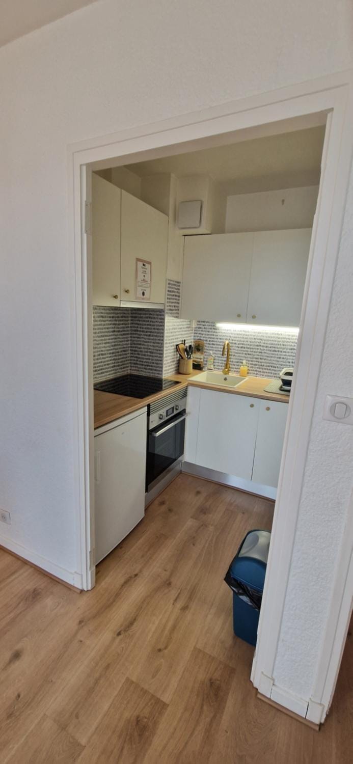 Kitchen or kitchenette, stove