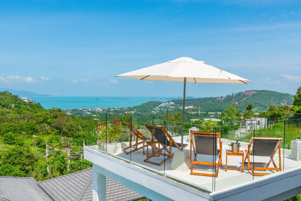 Day, Natural landscape, View (from property/room), Balcony/Terrace, Mountain view, Sea view, sunbed