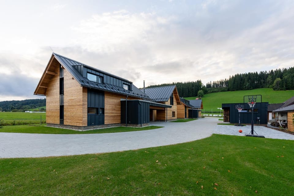 Property building, Day, Natural landscape, View (from property/room), Garden view, Mountain view, Sports, Parking