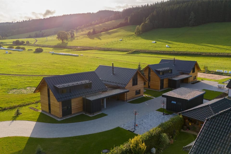 Property building, Day, Natural landscape, Bird's eye view, View (from property/room), Garden view, Mountain view, Sports, Sunrise, Parking