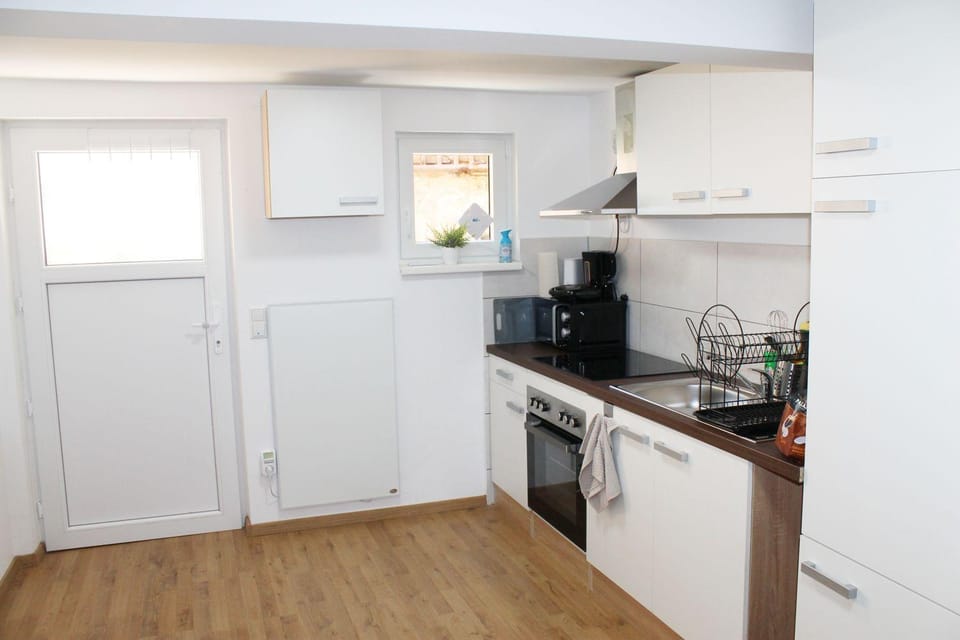 Kitchen or kitchenette, pet friendly, stove