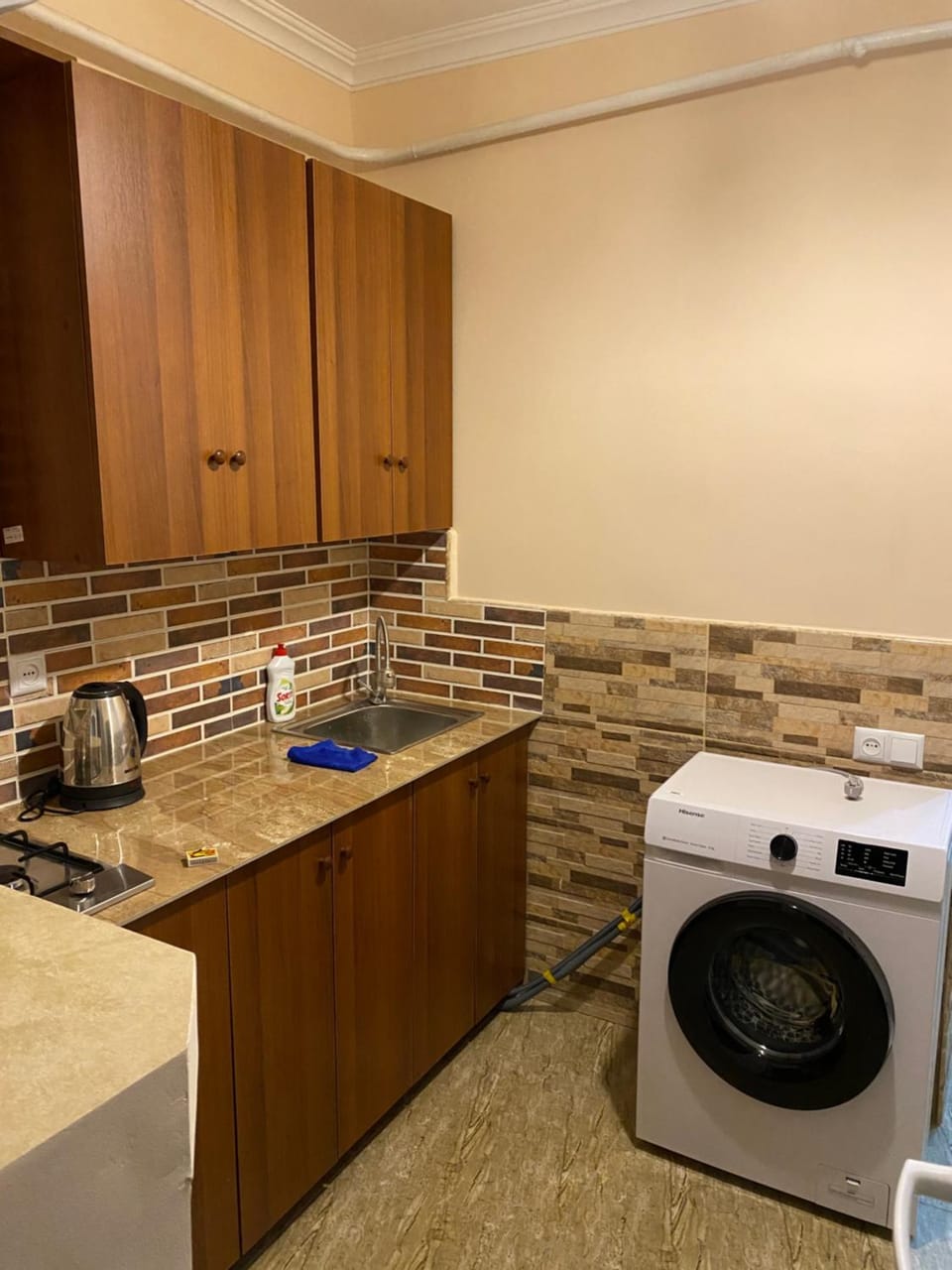 Kitchen or kitchenette, stove, washing machine