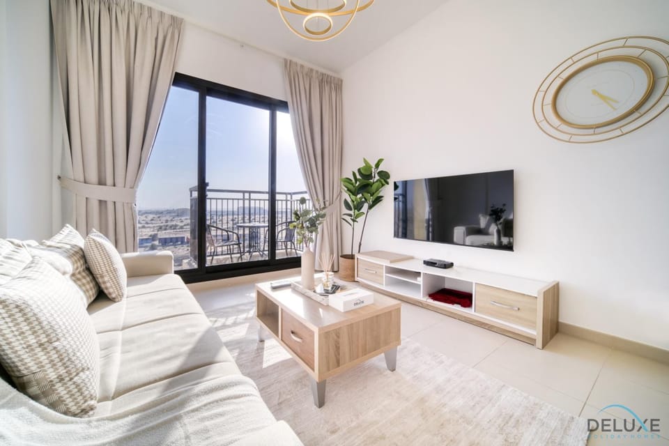 TV and multimedia, Living room, Seating area, Evening entertainment