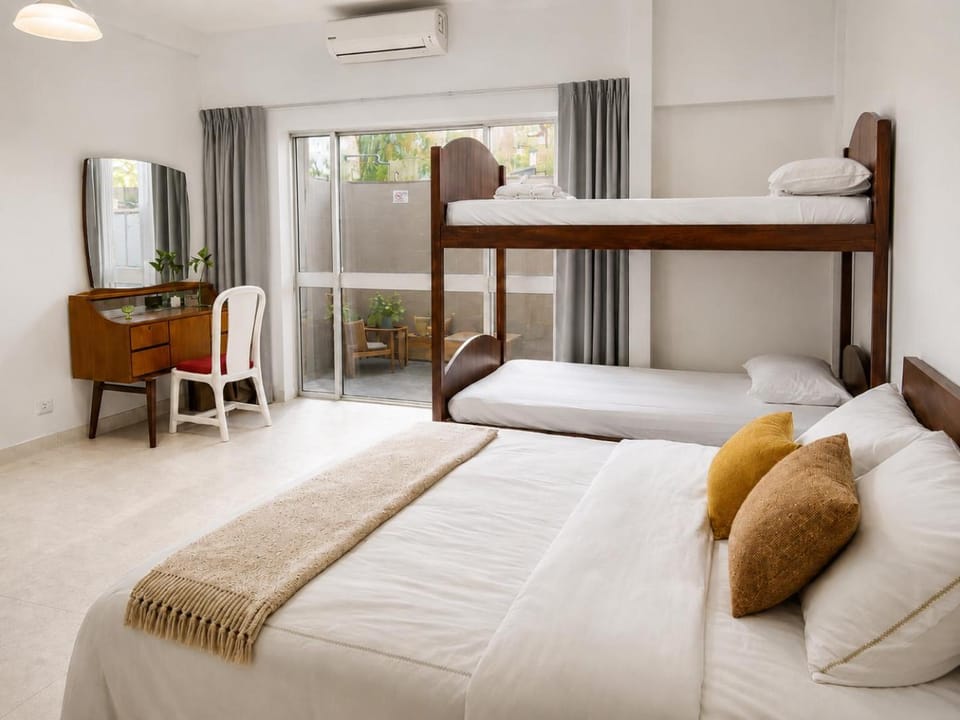 Knocknock 70s Home 5BDR at Jonker, Free Parking House in Malacca