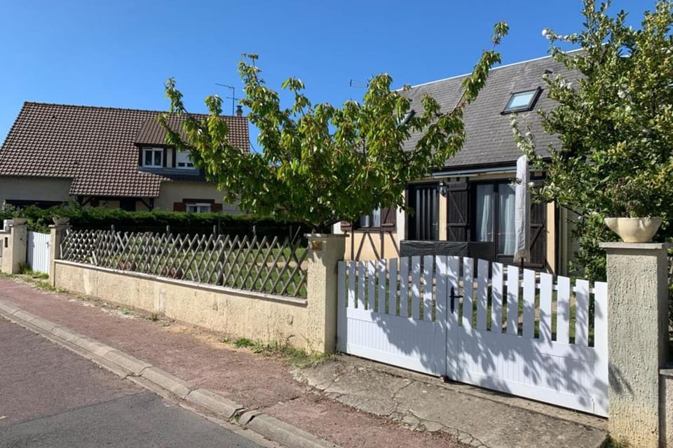 Pretty Norman pearl with garden House in Normandy