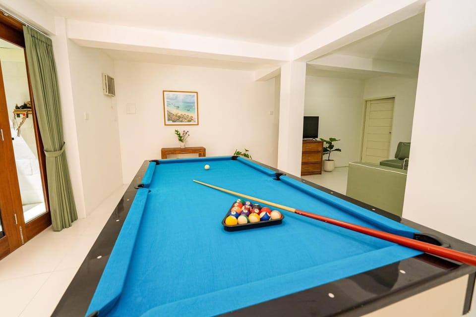 Billiard, Game Room