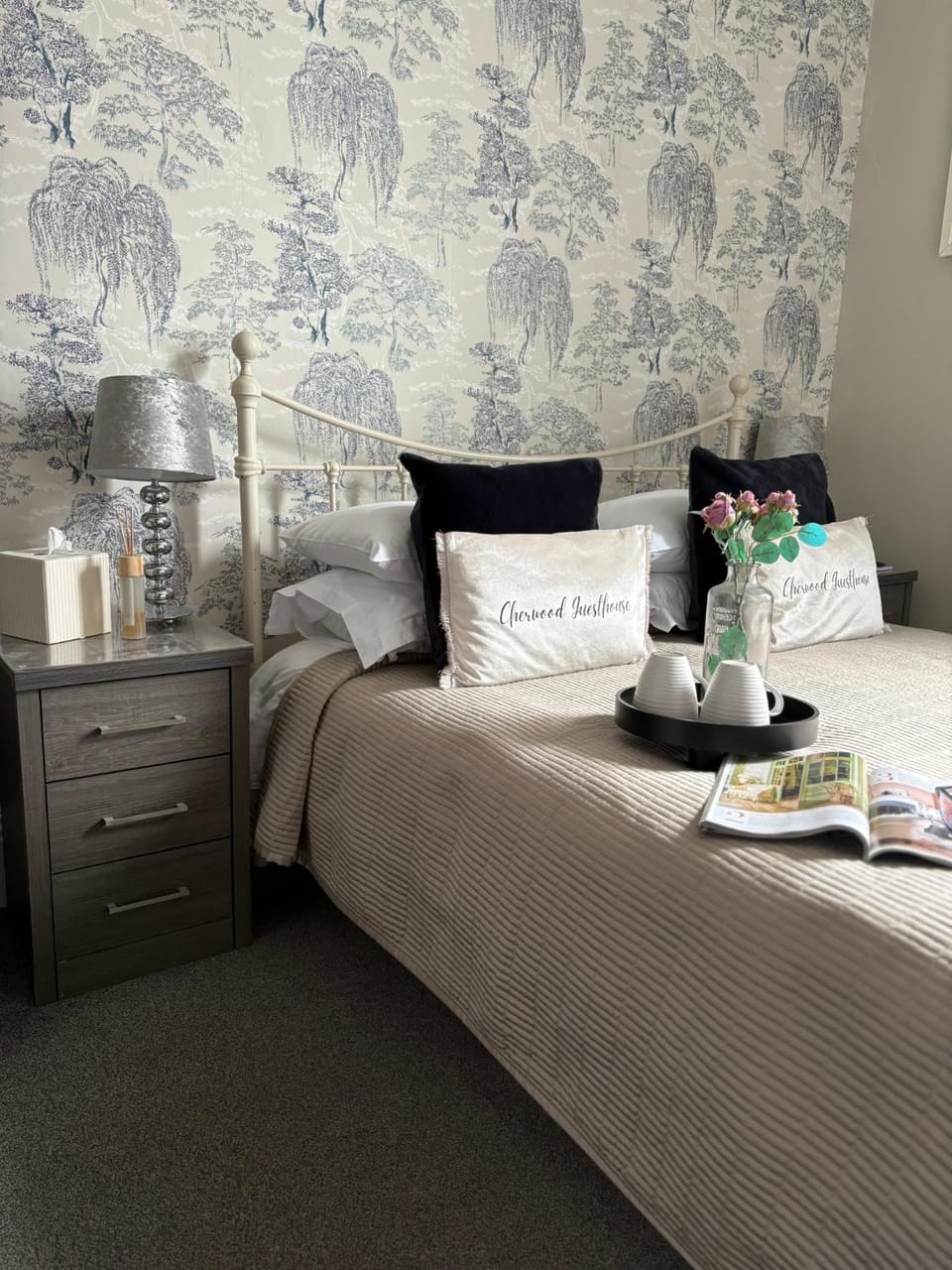 Bed, Photo of the whole room, Bedroom, Family