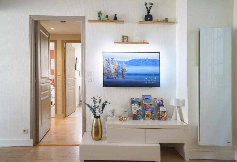 TV and multimedia, Living room, Decorative detail