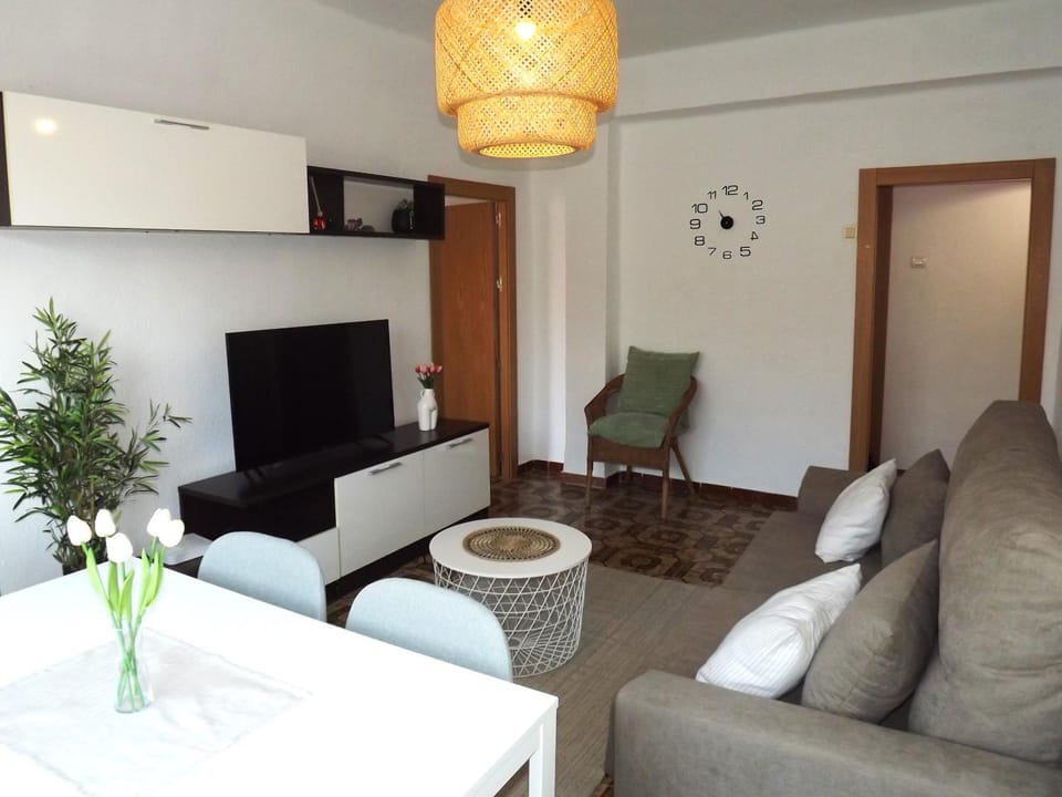 Communal lounge/ TV room, TV and multimedia, Living room, Seating area, Evening entertainment