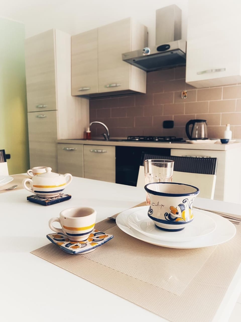 Coffee/tea facilities, Kitchen or kitchenette, Dining area