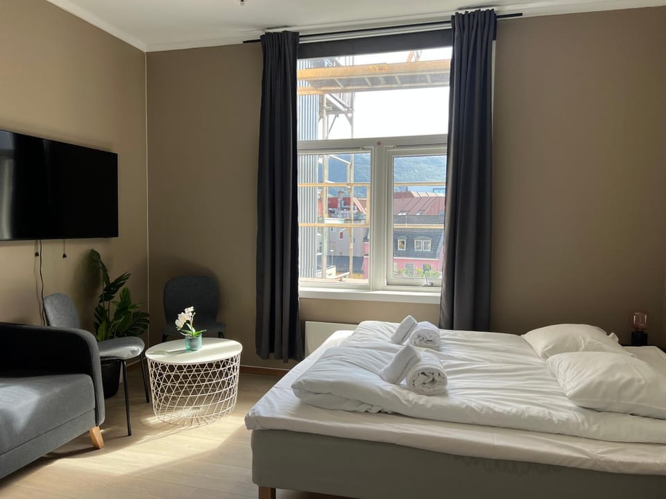 Bed, TV and multimedia, Photo of the whole room, Seating area