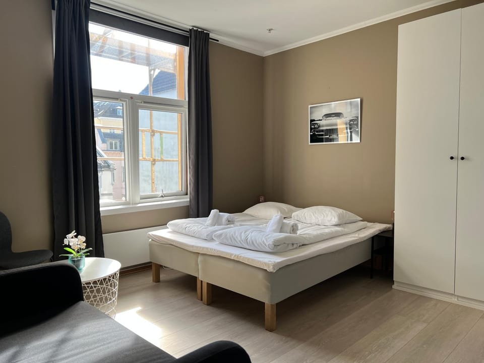 Bed, Photo of the whole room, wardrobe