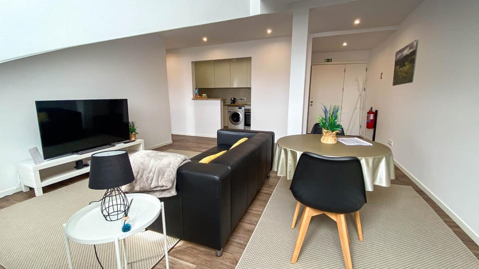 Communal lounge/ TV room, TV and multimedia, Kitchen or kitchenette, Living room, Seating area, Dining area
