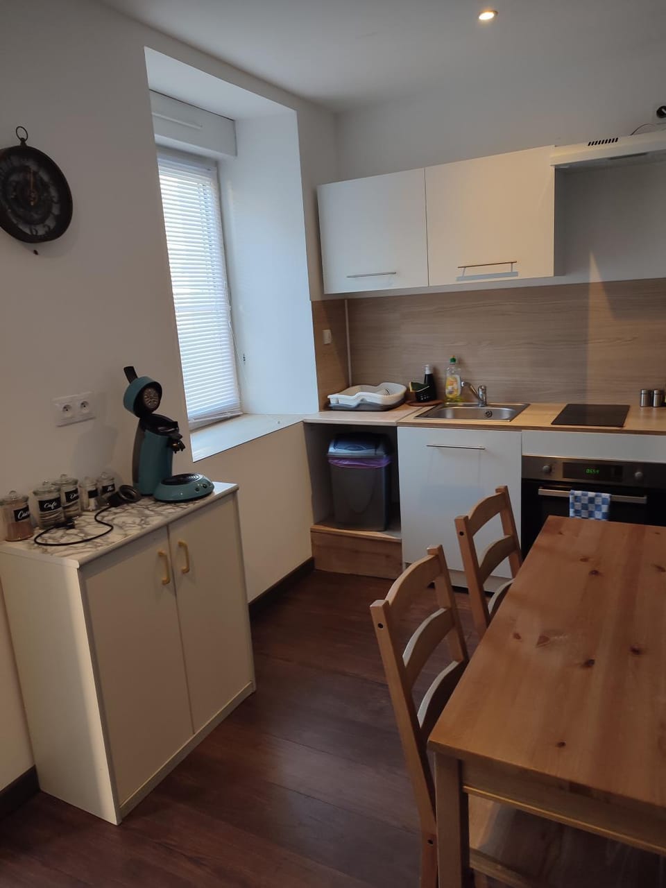 Kitchen or kitchenette, Dining area, pet friendly, stove