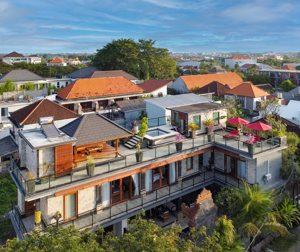 Property building, Balcony/Terrace, Balcony/Terrace, Swimming pool