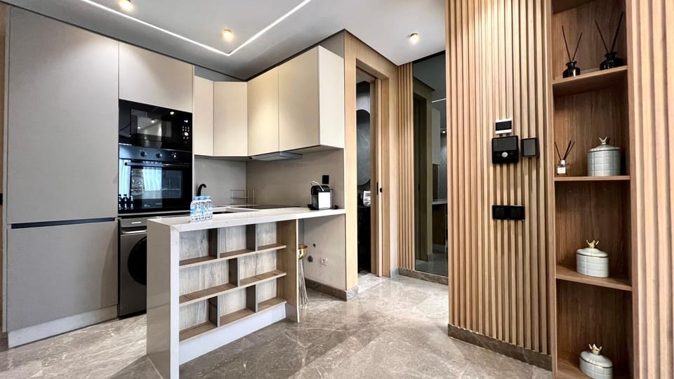 The Address - Sunny Anfa Hills Apartment in Casablanca