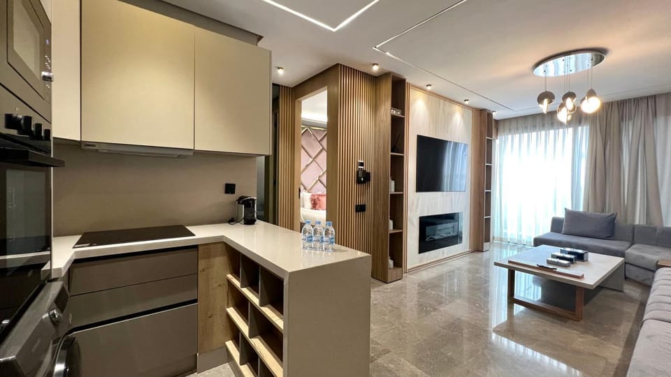 The Address - Sunny Anfa Hills Apartment in Casablanca
