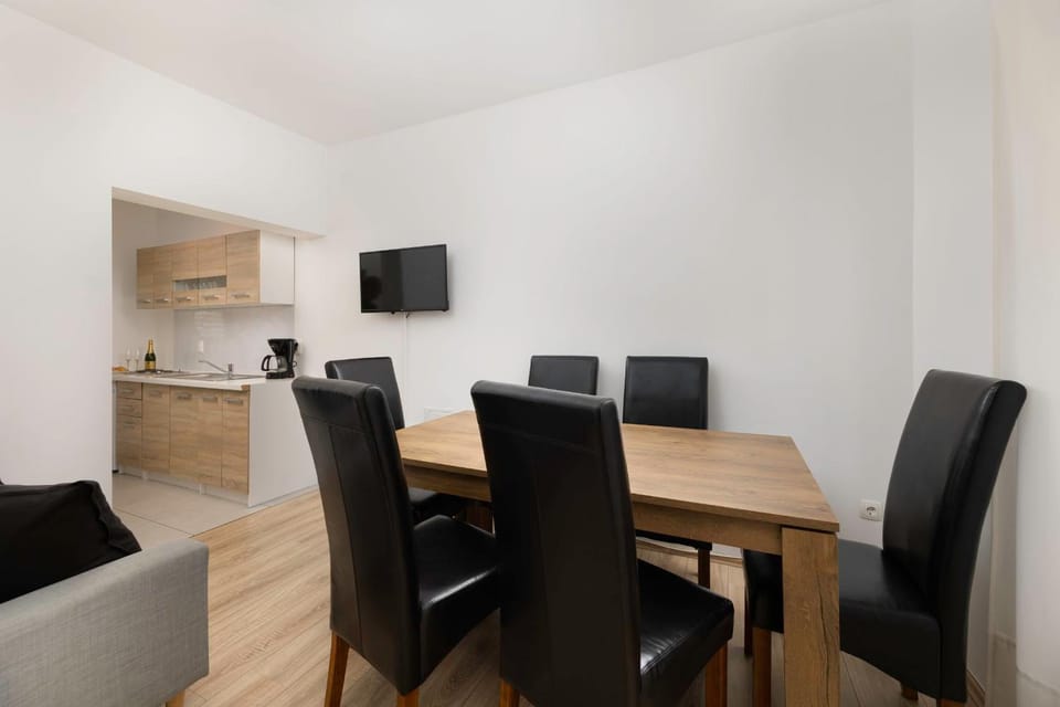 TV and multimedia, Kitchen or kitchenette, Living room, Seating area, Dining area, minibar