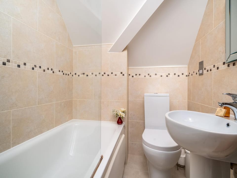 Shower, Hot Tub, Bathroom, Other, Bath, bidet, towels