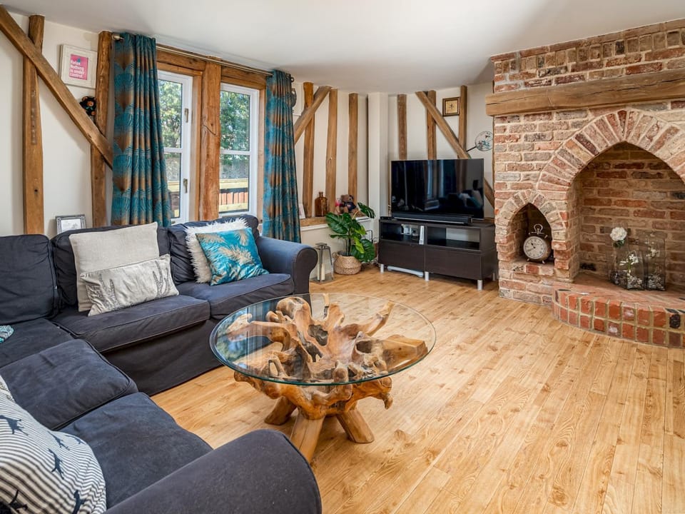 TV and multimedia, Living room, Other, Seating area, flat iron