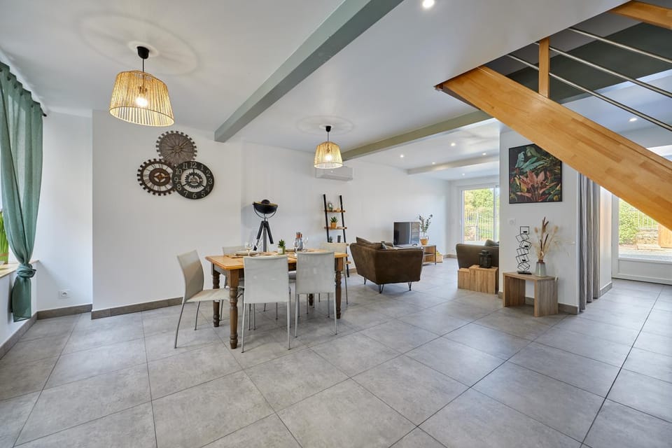 Living room, Dining area