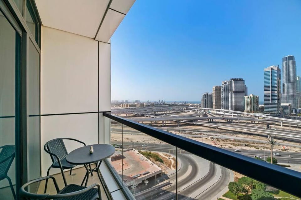 StoneTree - Chic & Modern 1BR Apartment in Dubai