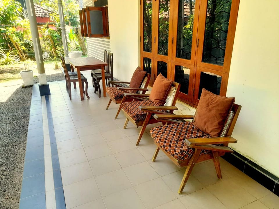 Patio, Facade/entrance, Seating area, Dining area, Parking, furniture