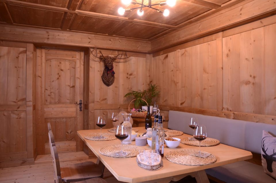 Game Room, Dining area