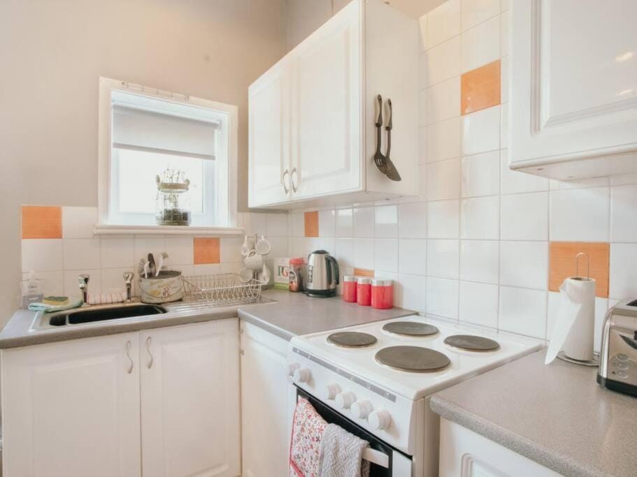 Kitchen or kitchenette, pet friendly, stove