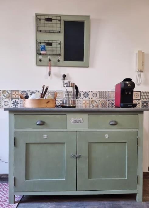 Coffee/tea facilities, Kitchen or kitchenette