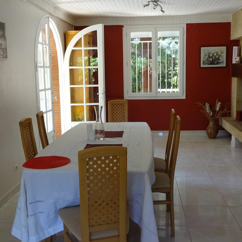 Dining area, Breakfast, Dinner, flat iron