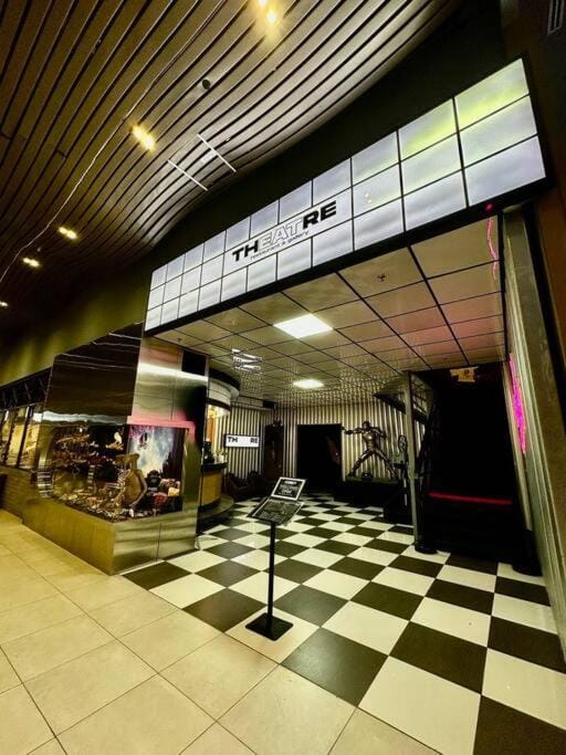 Property building, Restaurant/places to eat