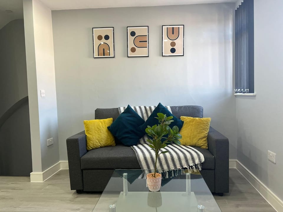 1BDR Flat By Homesy Vacation Rental Cardiff - City Centre & Ideal For Contractor, Family Friendly Apartment in Cardiff