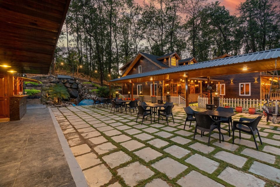 Property building, Restaurant/places to eat, Day, Banquet/Function facilities