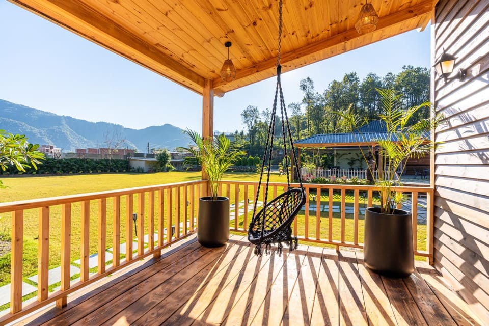 Property building, Patio, Spring, Day, Natural landscape, Garden, View (from property/room), Balcony/Terrace, Garden view, Mountain view