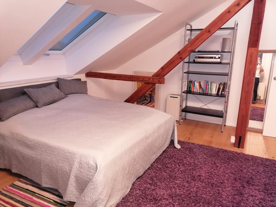Photo of the whole room, Bedroom