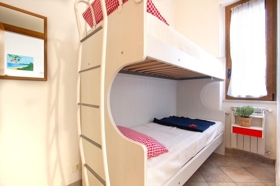 Photo of the whole room, Bedroom, bunk bed