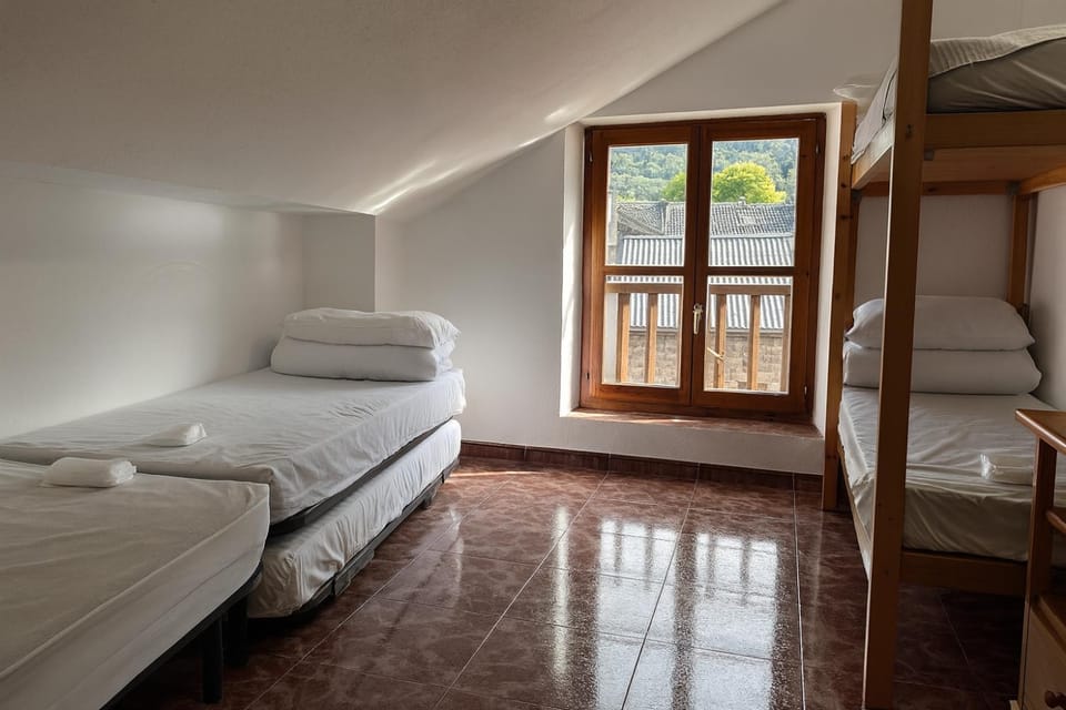 Bed, Photo of the whole room, Bedroom, bunk bed