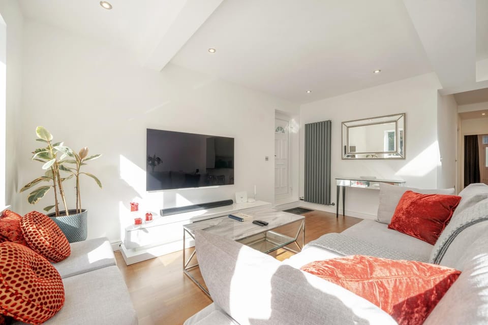 Maida Vale Gem by Little Venice with Stunning Garden Apartment in City of Westminster