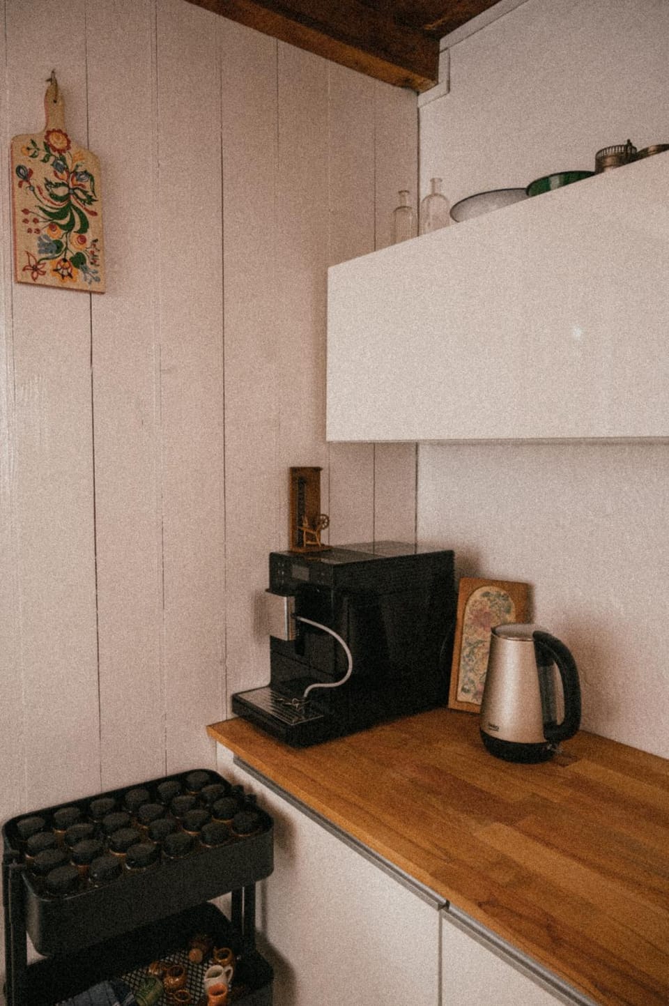 Coffee/tea facilities, Kitchen or kitchenette, stove, toaster