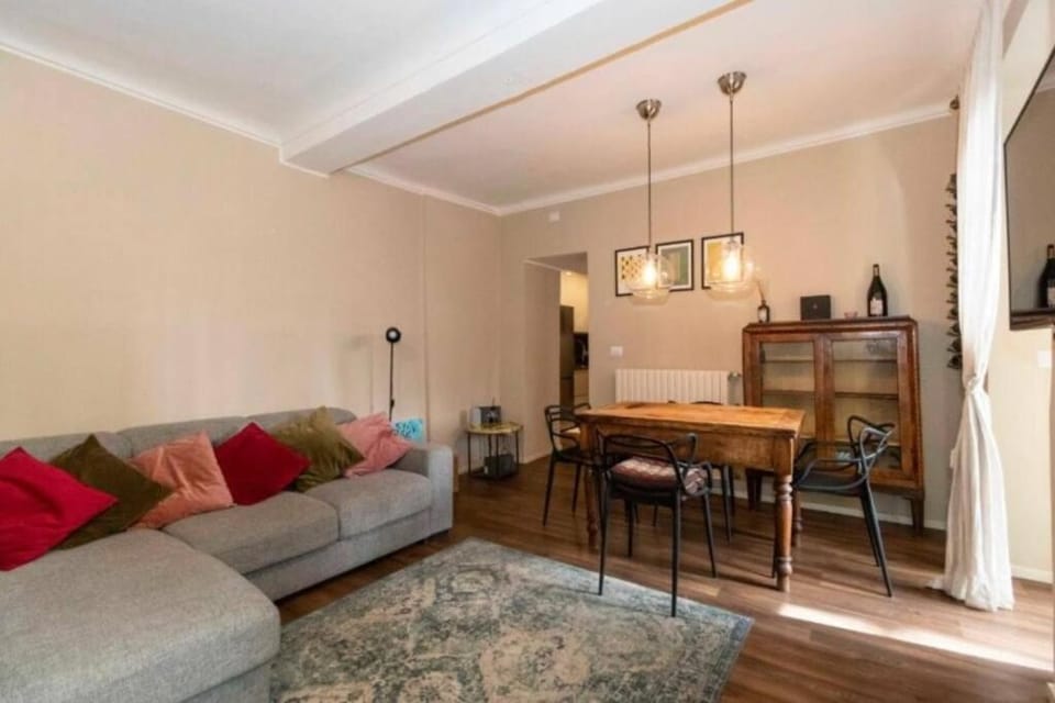 TV and multimedia, Kitchen or kitchenette, Living room, Seating area, Dining area
