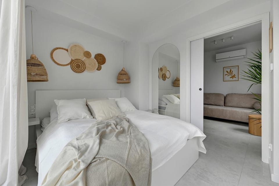 Bed, Photo of the whole room, Decorative detail, Bedroom, Area and facilities