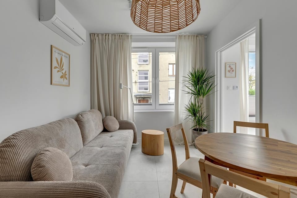 Living room, Photo of the whole room, Decorative detail, Dining area, Area and facilities, air conditioner