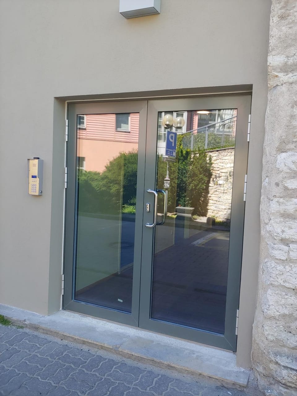 Facade/entrance