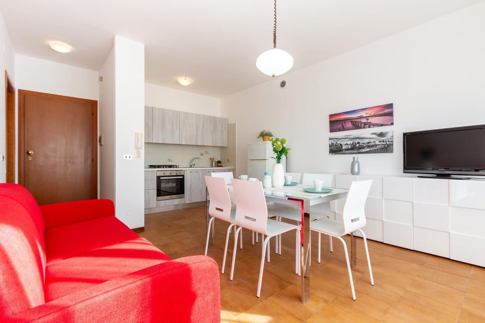 Living room, Dining area, pet friendly