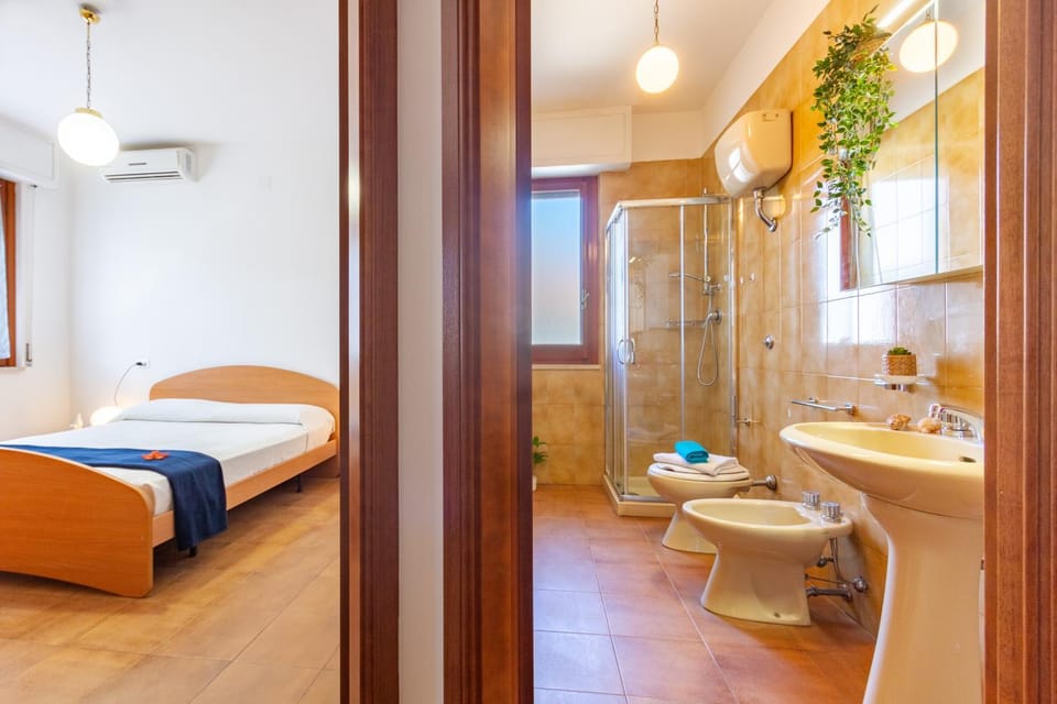 Bathroom, Photo of the whole room, Bedroom