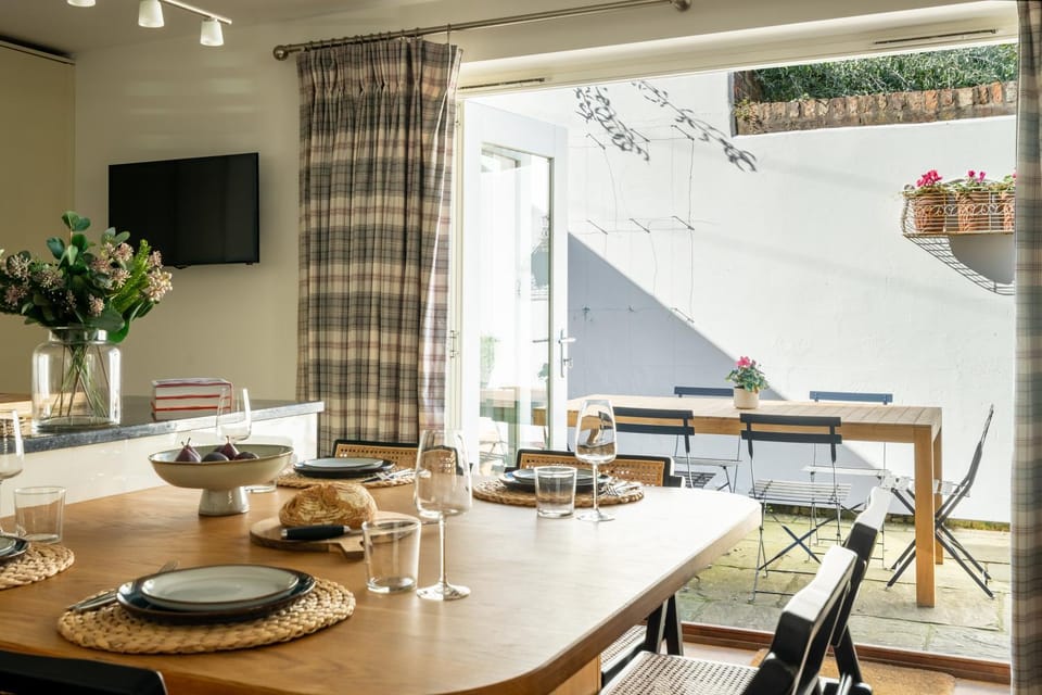 Patio, Dining area