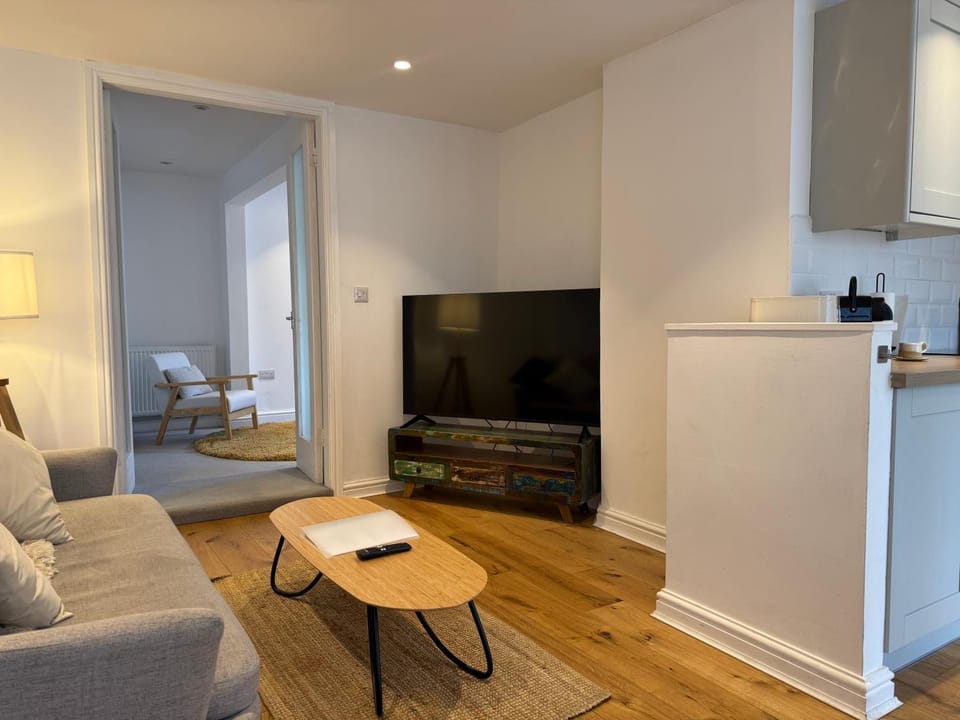 The Snuggery - Windermere, The Lake District Apartment in Bowness-on-Windermere